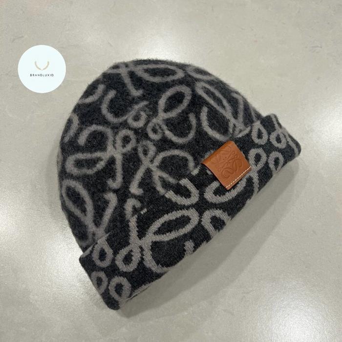 Loewe anagram beanie hat in black/grey