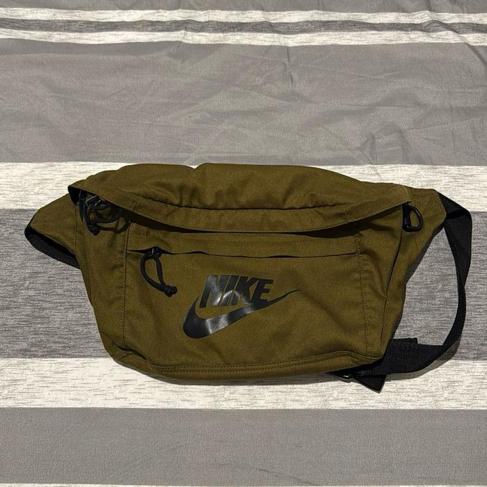 Preloved Bag Nike / Tas pinggang Nike ukuran besar
