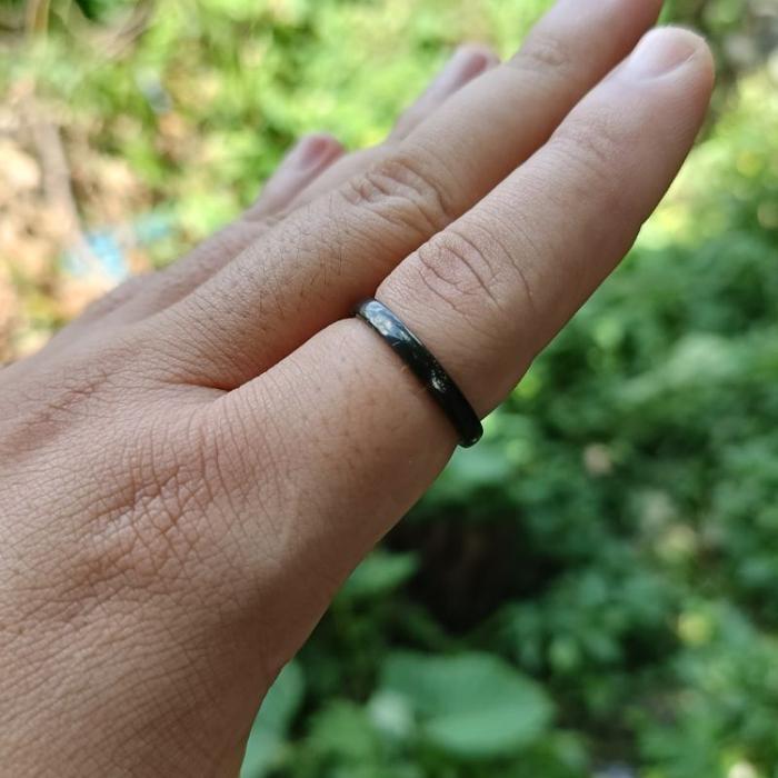 Cincin titanium hitam Cincin polos hitam Cincin hitam Cincin polos Cincin pria Cincin wanita