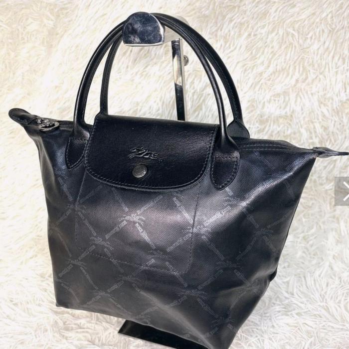 Longchamp preloved  Authentic size cantik untuk party , jalan" santai  , pesta   model simple