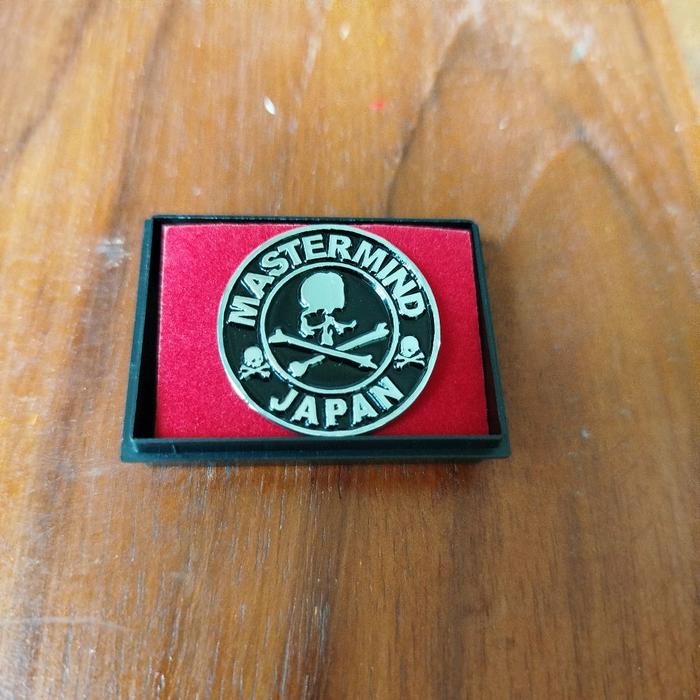 Pin Topi Model mastermind Custom Bahan Logam Berkualitas untuk Gaya Anda