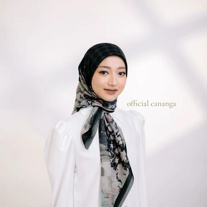 Cananga - CkS Series Voile Orien Bloom Squere in Black Hijab Printing