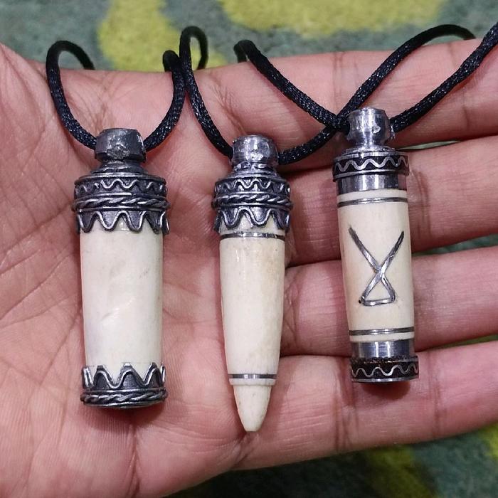 Kalung Cemeti Tanduk Pupul Pria Dewasa dengan Desain Unik dan Tali Hitam