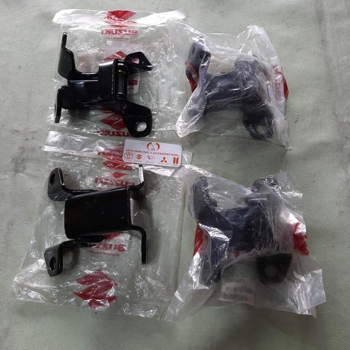 ENGSEL PINTU DEPAN SET FUTURA 1.3-FUTURA 1.5 ASLI