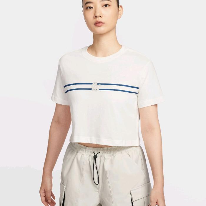 IM7162 133 Womens Nike Sportswear Club Loose Cropped Tee