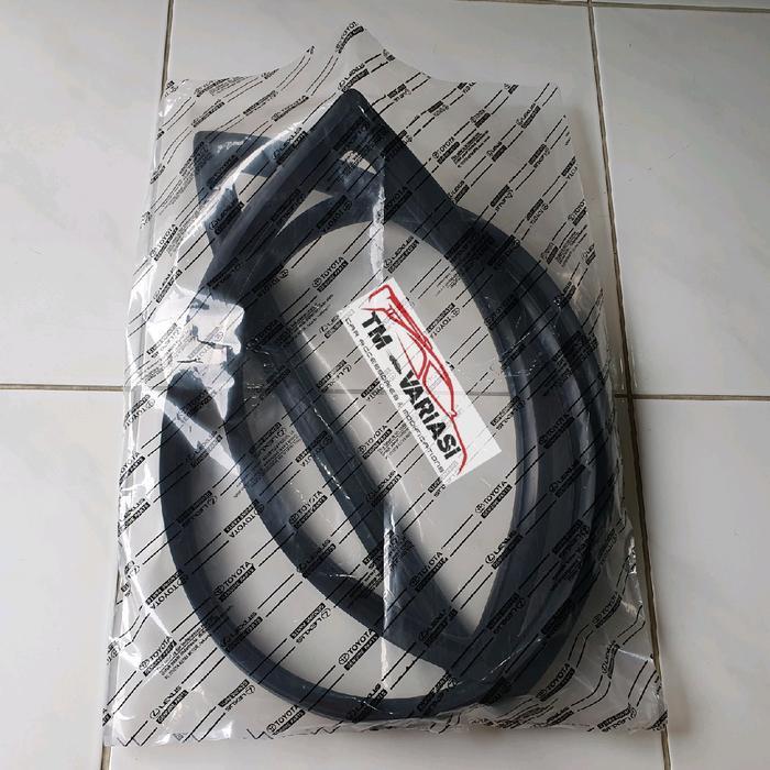 Karet Kaca Belakang Corolla KE70 Corolla DX Tahun 1980-1983 R1