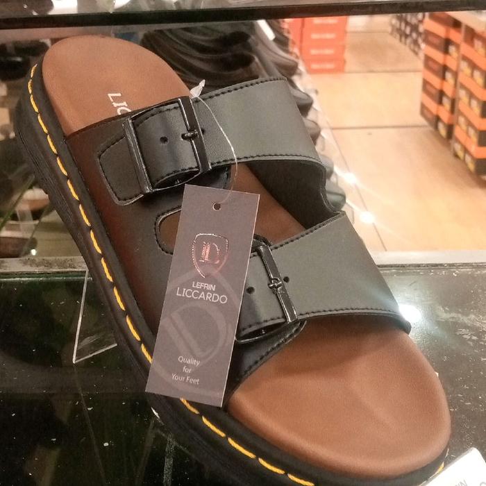 Lefrin Liccardo Sandal Pria Hitam dengan Buckle dan Sol Karet Nyaman untuk Kaki Anda