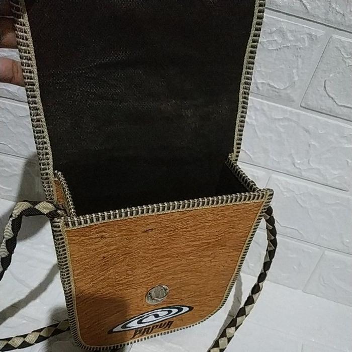 Tas selempang motif lukis, tas selempang unik, tas papua, tas kulit kayu selempang, tas untuk souven