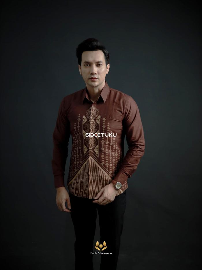 CHAKRA MAHOGANY kemeja batik pria lengan panjang warna mahogany terbaru