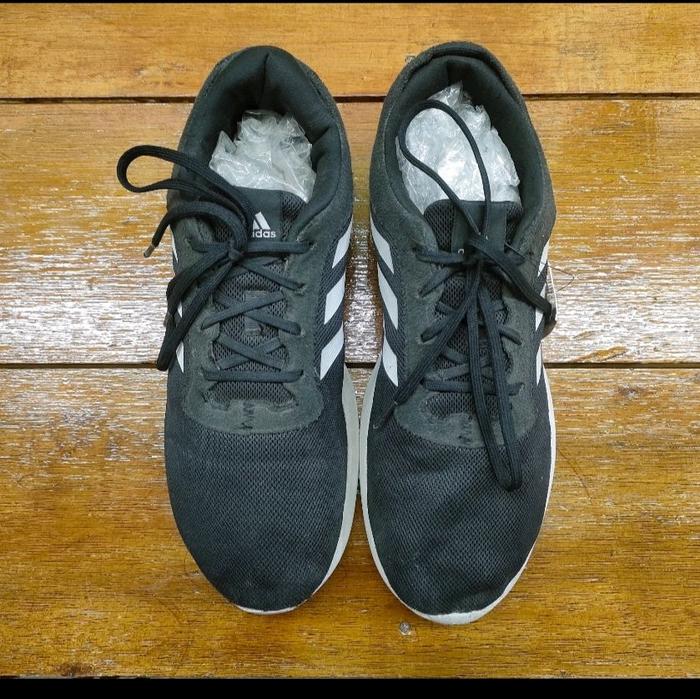 SEPATU SECOND ADIDAS RUNNING HITAM-PUTIH