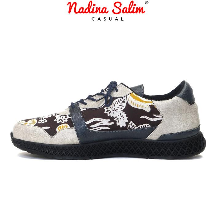 NADINA SALIM | SNEAKERS PRIA | SEPATU PRIA BATIK PALI | SEPATU KAIN KHAS BATIK PALI MOTIF IKAN TOMAN