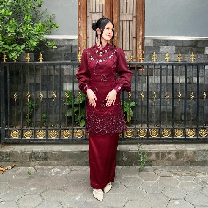 SERAVELLE Amora Kebaya Maroon Set Rok Wanita