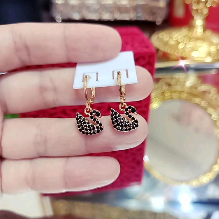 Anting angsa mata hitam klip Perhiasan Earrings