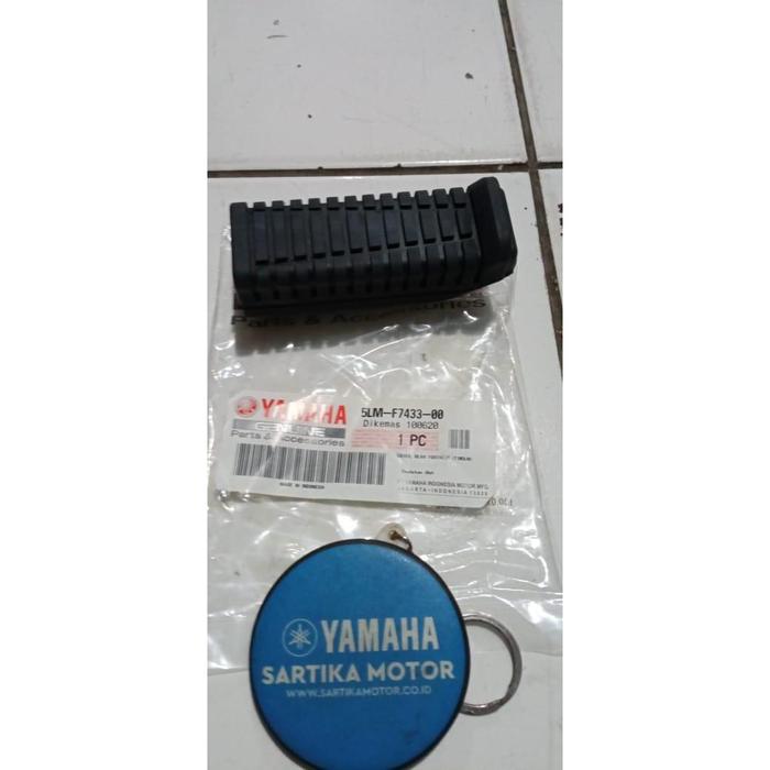 Original Cover, Rear Footrest (T105LM) Sebelah Kiri Yamaha Xeon Karbu