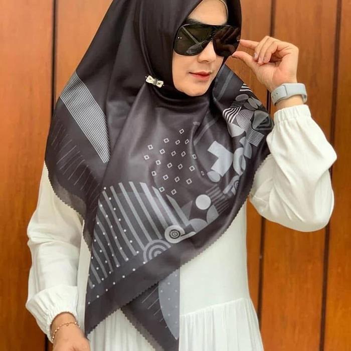 Deenay x zaskia sungkar black tanpa kemasan