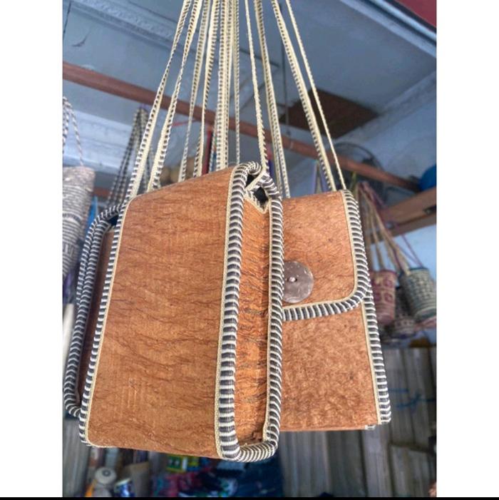 Tas Selempang Kulit Kayu Asli Dayak Kalimantan | Tas Selempang | Tas Kulit Kayu | Tas Handphone | Ta