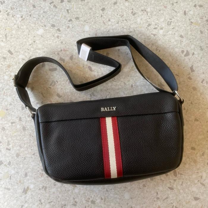 TAS SELEMPANG BALLY PRIA KULIT PREMIUM UK 29x17x9CM / MODEL GARIS MERAH PUTIH BY BALLY