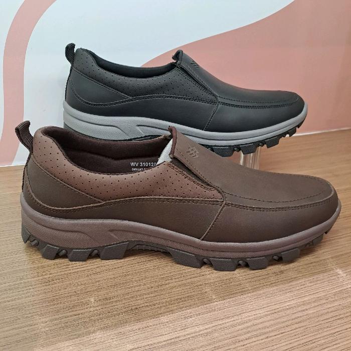 Watchout Sepatu Casual Pria Bahan Sintetis Sol Thermalplastik Karet Ukuran 40-44 Nyaman untuk Aktivi