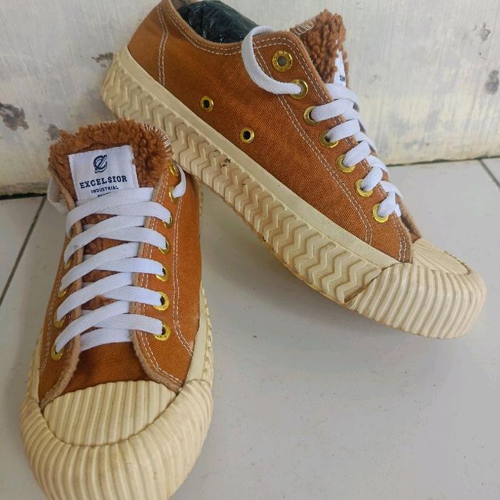 Preloved Sepatu Casual EXCELSIOR "RHODEY" #41 / 26cm
