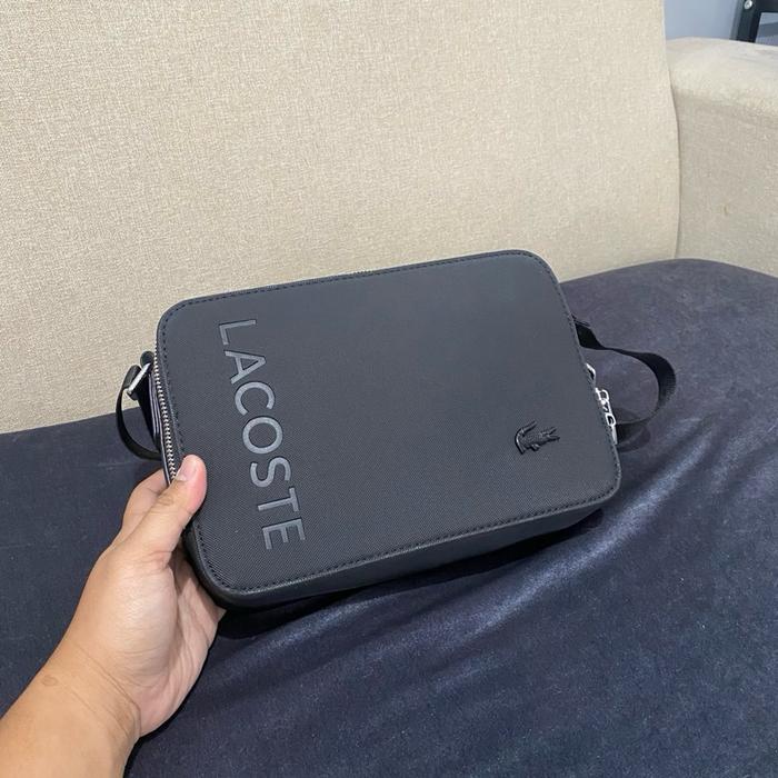 Lacoste Slingbag Pria Tas Selempang dengan Paperbag dan Dusbag Desain Eksklusif