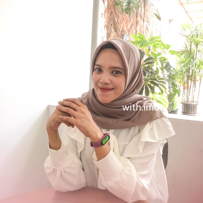 Hijab Paris Voal Segi Empat 110x100 cm Basic Voal IMO
