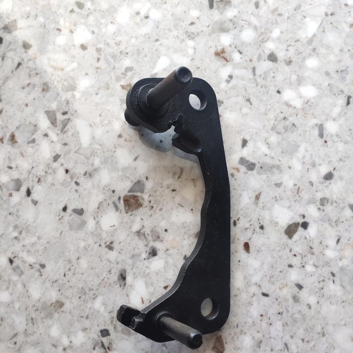 BREKET PANGKON KALIPER CAKRAM DEPAN MIO MIO J VEGA NEW JUPITER ROBOT