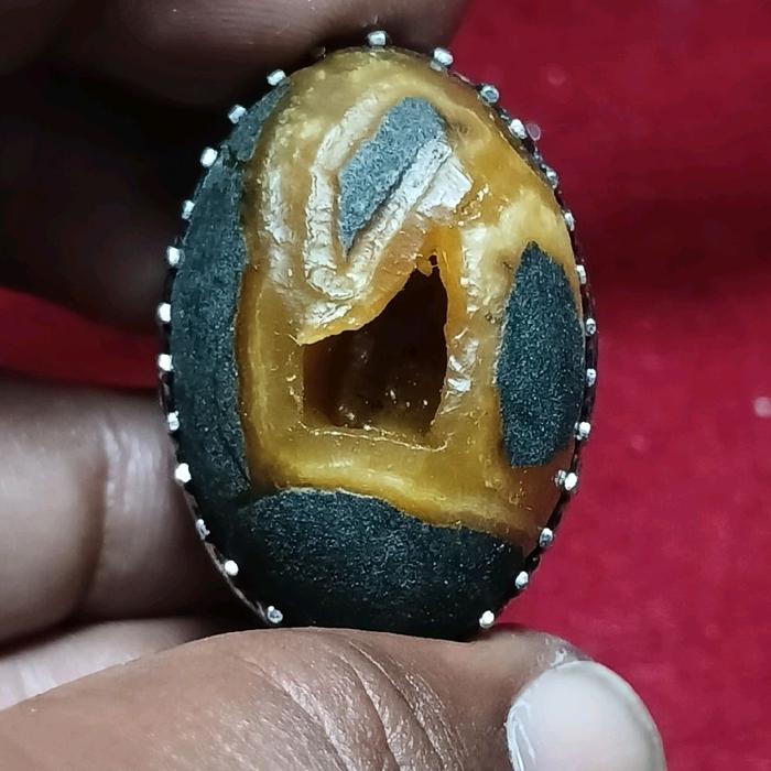 Batu akik combong pengasihan