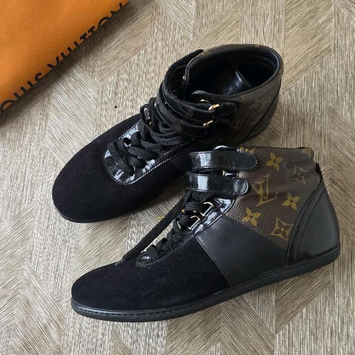 Original BNIB! LV Move Up Monogram Sneaker