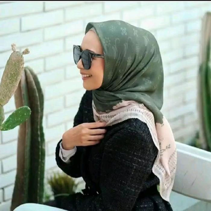 HIJAB VOAL SEGI EMPAT MOTIF PREMIUM ZIGNA HIJAU BOTOL