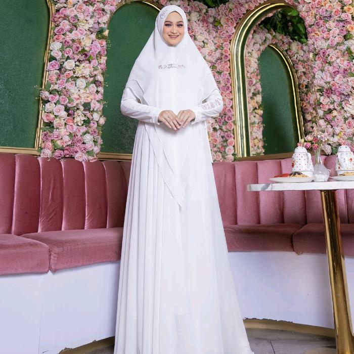 Umroh serian Qaireena dan Sarkis Hijab Gamis Wanita Dewasa muslim mewah