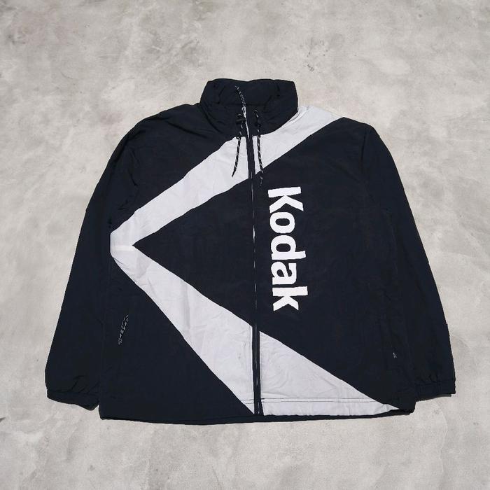 Jaket windbraker pria kodak hitam putih bekas