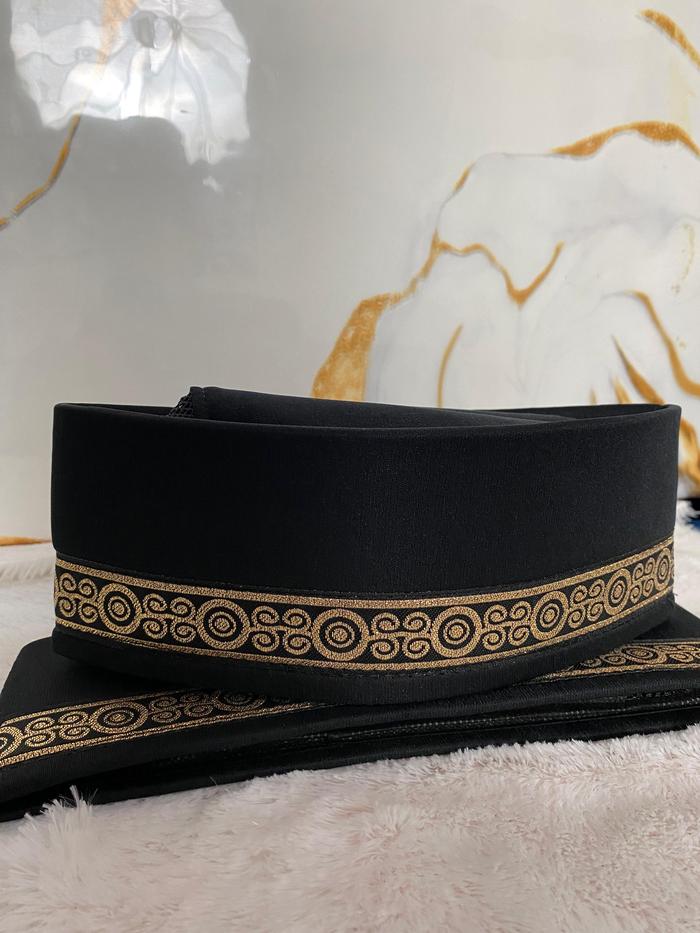 Peci Songkok BHT Gold – Elegan, Mewah & Berkelas Motif