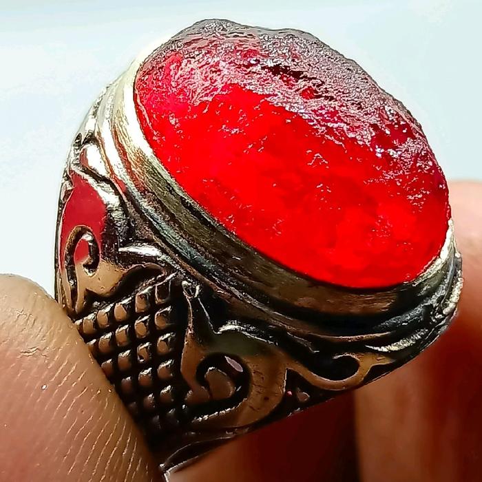 Cincin Batu Meteor Merah Keristal