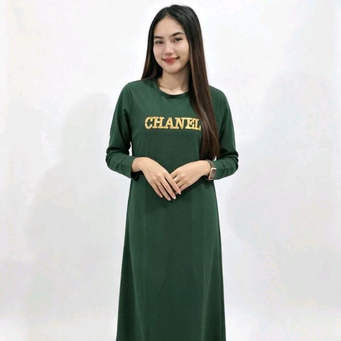 Chanel Baju Panjang Wanita Hijau dengan Logo Chanel di Depan