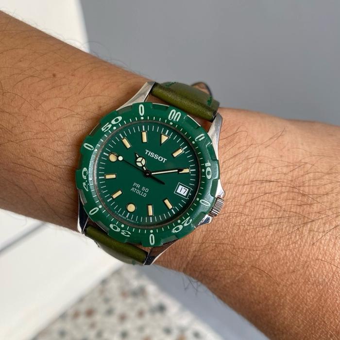 Tissot PR 50 Atollo Green Dial Jam Tangan Pria dengan Tali Kulit Hijau dan Desain Sporty