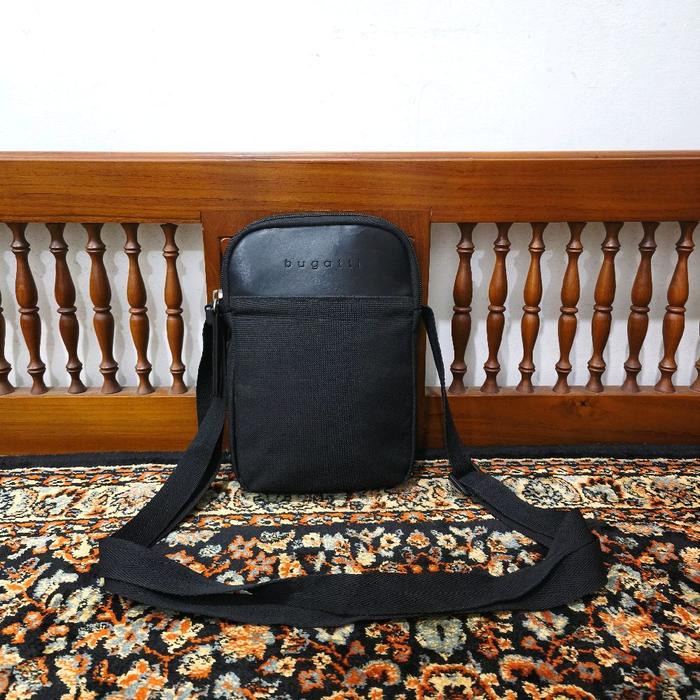 tas sling bag bugatti warna hitam