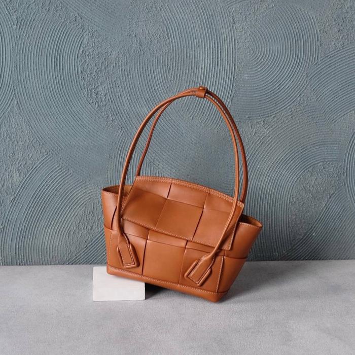 bag BV tas Small Arco Shoulder Bag in Brown