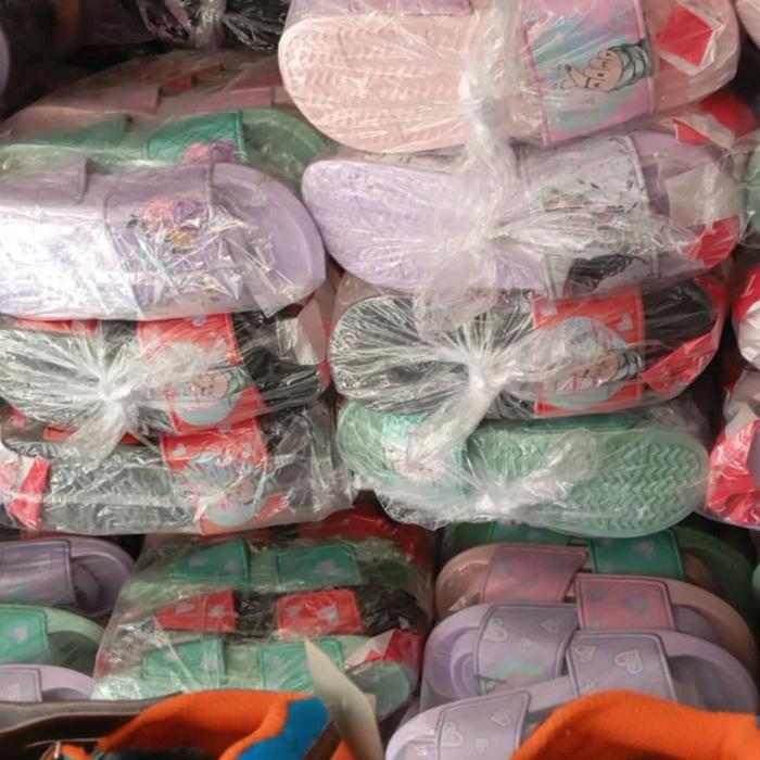 Slop Wanita Berkarakter Khusus untuk 1 Bal - Sepatu