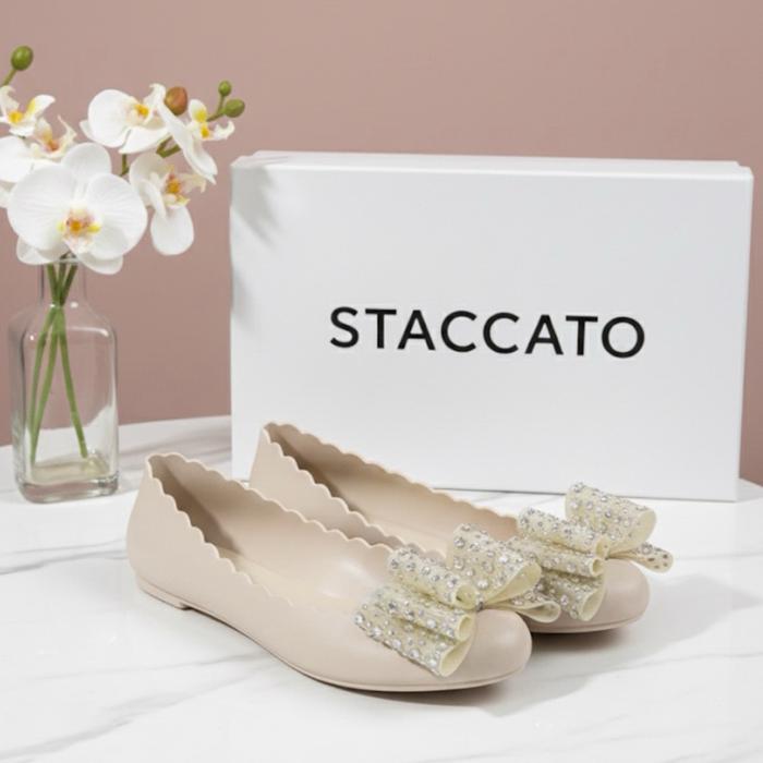 Staccato jelly shoes crystal loewy nude .. Wanita Sandal