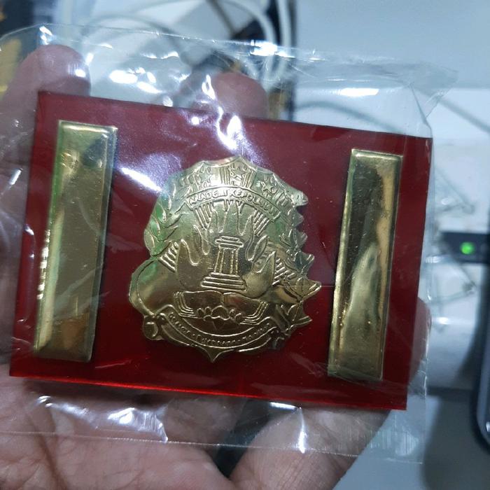 pin emblem baret logo akpol logo baret merah maron