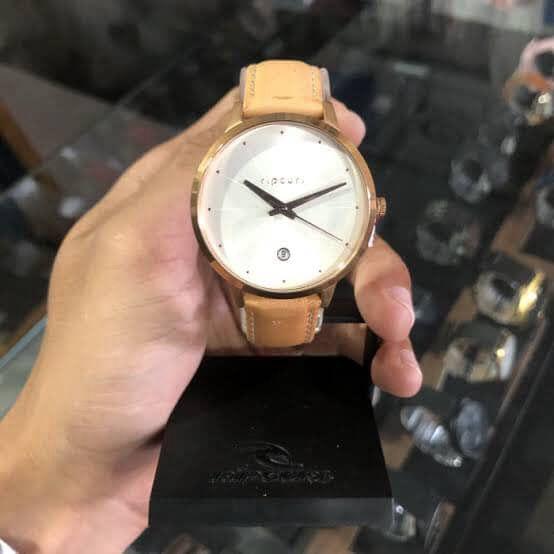 Jam tangan wanita ripcurl lola Brand new with replace box