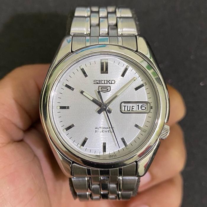 (SOLD OUT) Seiko 5 Automatic SNK355 Silver Sunburst 555 Patterned Dial 7S26-01V0