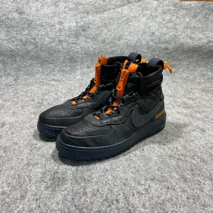 Detail Produk:  Follow @tokouwam   Merek: NIKE AF1 1 GORE-TEX Model: HI TOP SNEAKERS  Asal: VIETNAM 