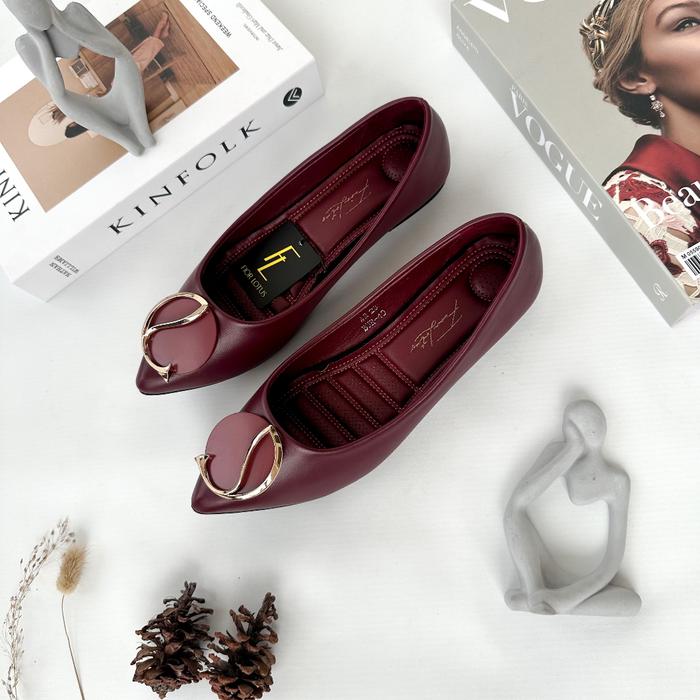 FIOR LOTUS Ballevina Sepatu Flat Wanita Model Balet Ujung Lancip dengan Gesper Emas Warna Hitam Coke