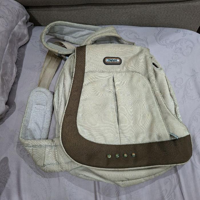 TAS SLEMPANG PRIA BRANDED MEREK  TUxx, kondisi bekas, ada yg sobek