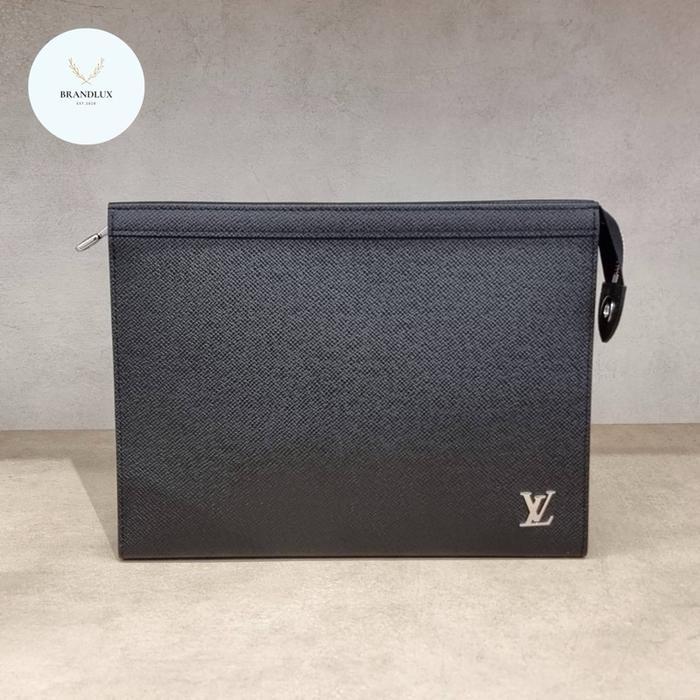 LV POCHETTE VOYAGE MM LEATHER TAIGA BLACK