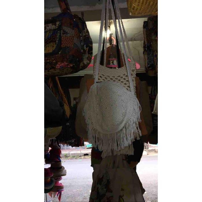 Tas rajut bulat rumbai bali