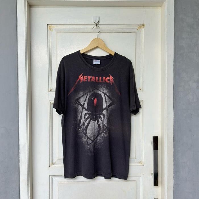 Vintage early 2000s Y2K Metallica Band Tee on Hanes tag