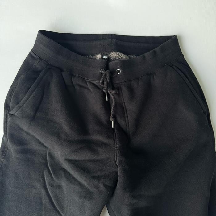 Preloved Black Uniqlo Winter Jogger Pants