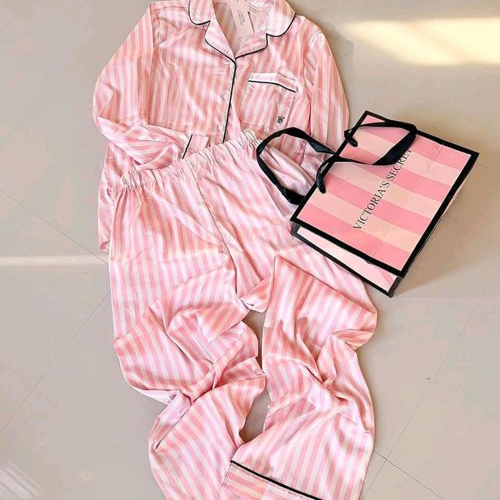 Victoria's Secret Kemeja Pajamas Salur Baby Pink Po dengan Desain Nyaman dan Stylish